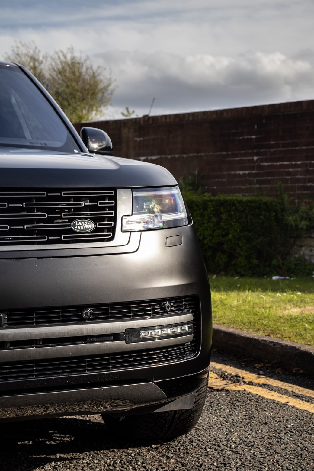 Front quarter of a satin wrapped Range Rover